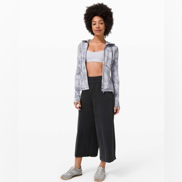 EUC 🍋 Lululemon Seek Softness Mid Rise Crop - Picture 3 of 9